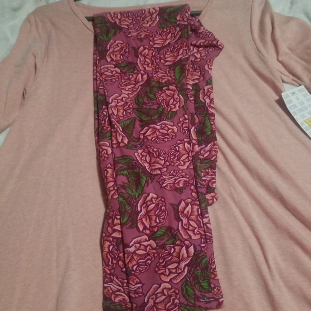 Lularoe Perfect Tee And Os Leggings Outfit New - Picture 2 of 3